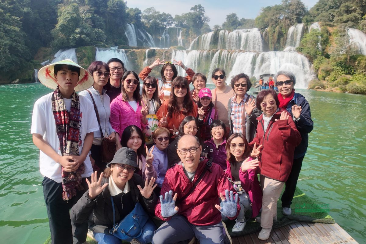 Visitors visit Ban Gioc Waterfalls